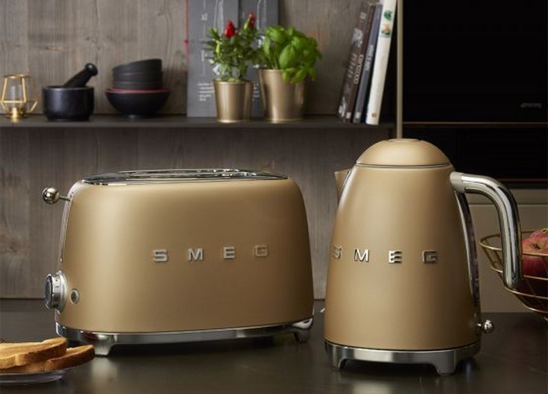 klf03chmeu-bollitore-oro-opaco-smeg-casa-lucente-ancona-8017709290870_5_ klf03chmeu-bollitore-oro-opaco-smeg-casa-lucente-ancona-8017709290870_5_