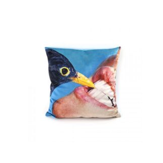 Seletti-cuscino-corvo-Toiletpaper-Magazine-Pillows-023131