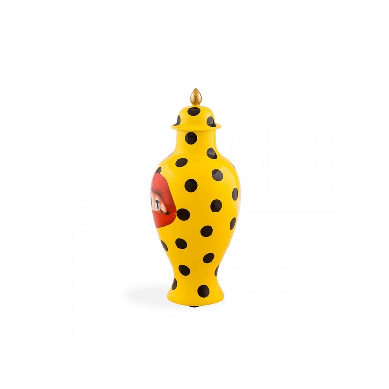 Seletti-Toiletpaper-Magazine-Vase-097913W9A4098