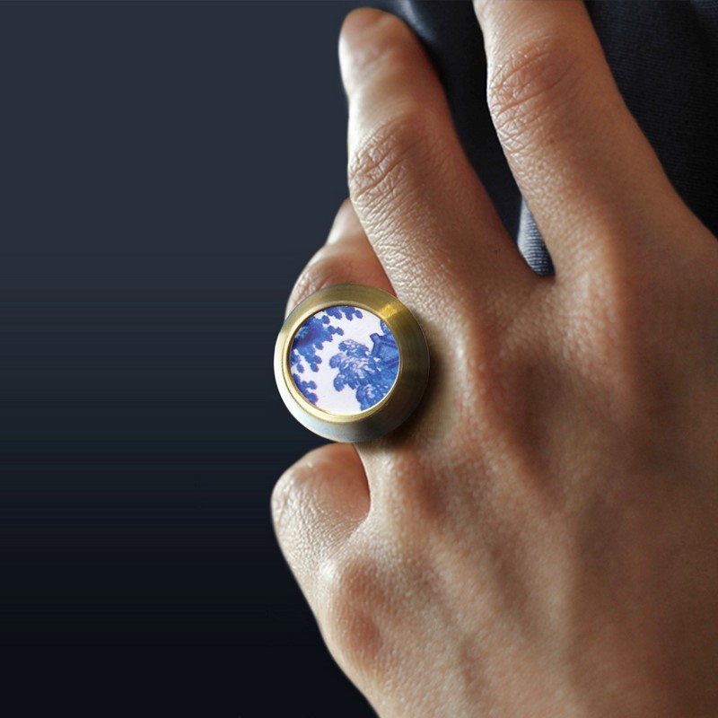 Wedding,Ring,With,Hand