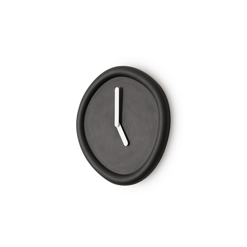 RC001_Werkwaardig_roundclock_black_perspective_1_Low-960x960