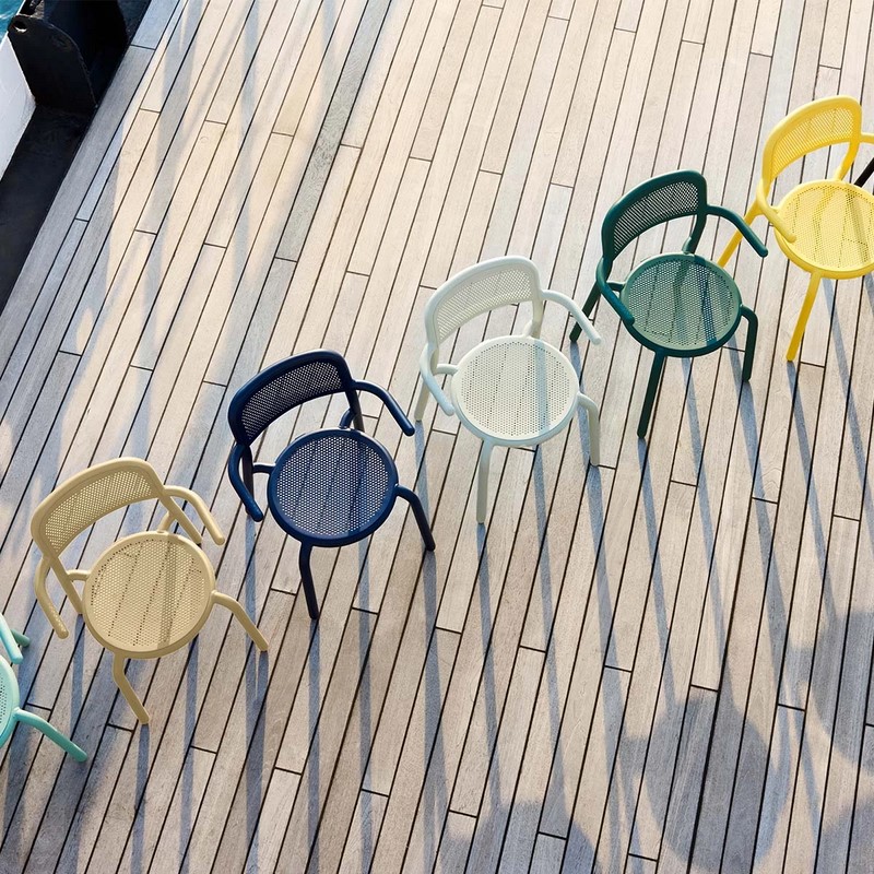 toni_chair_sedia_poltroncina_braccioli_arredamento_fatboy toni_chair_sedia_poltroncina_braccioli_arredamento_fatboy